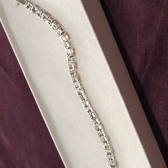 Lovely 7" bracelet - silver with gold tone finish & clear glass stones - Picture 5 of 5